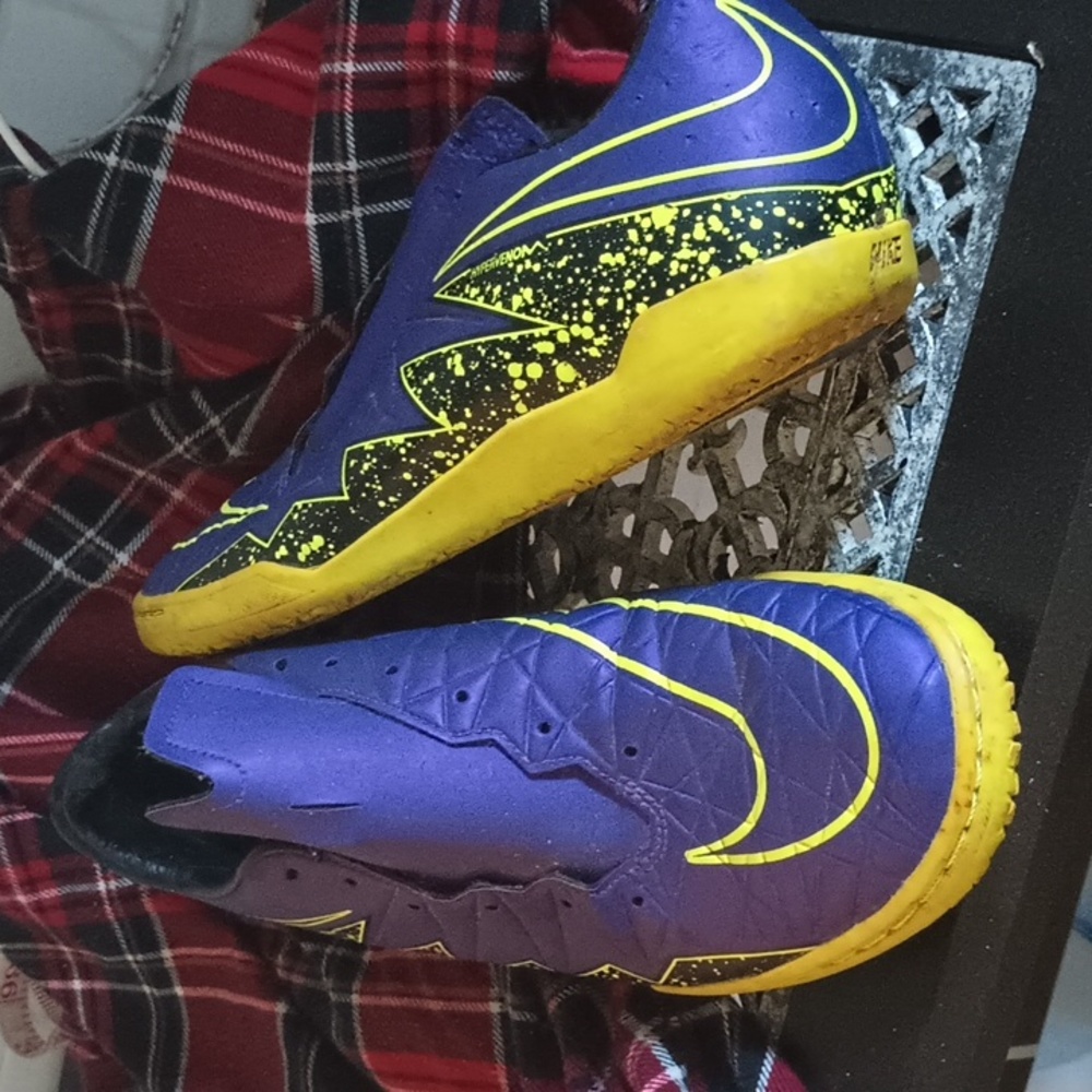 Nike Jr. Hypervenom Phelon II Indoor Soccer Shoe Purple